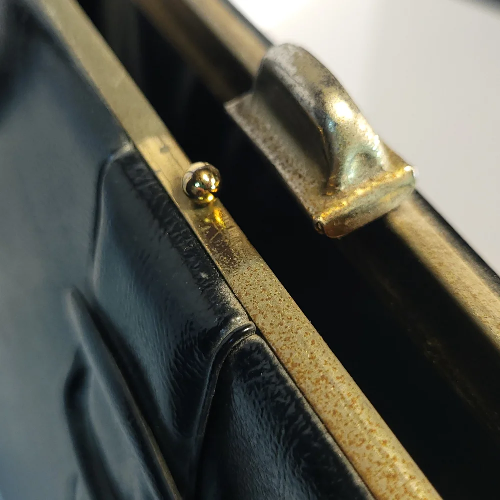 Classic Shape Vintage Handbag With Flip Lock Closure